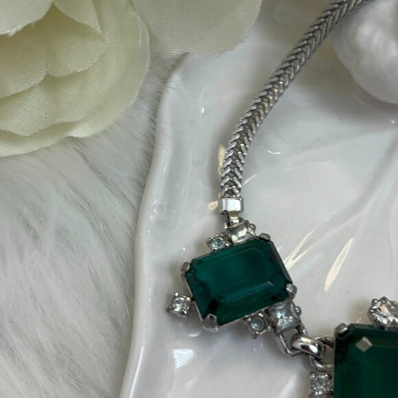 VINTAGE FAUX EMERALD & CRYSTAL NECKLACE - Picture 5 of 9